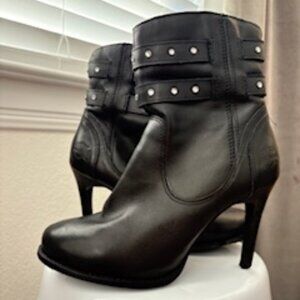 HARLEY-DAVIDSON BLACK LEATHER STILETTO HEEL BOOTIE, SIZE 9, D83517